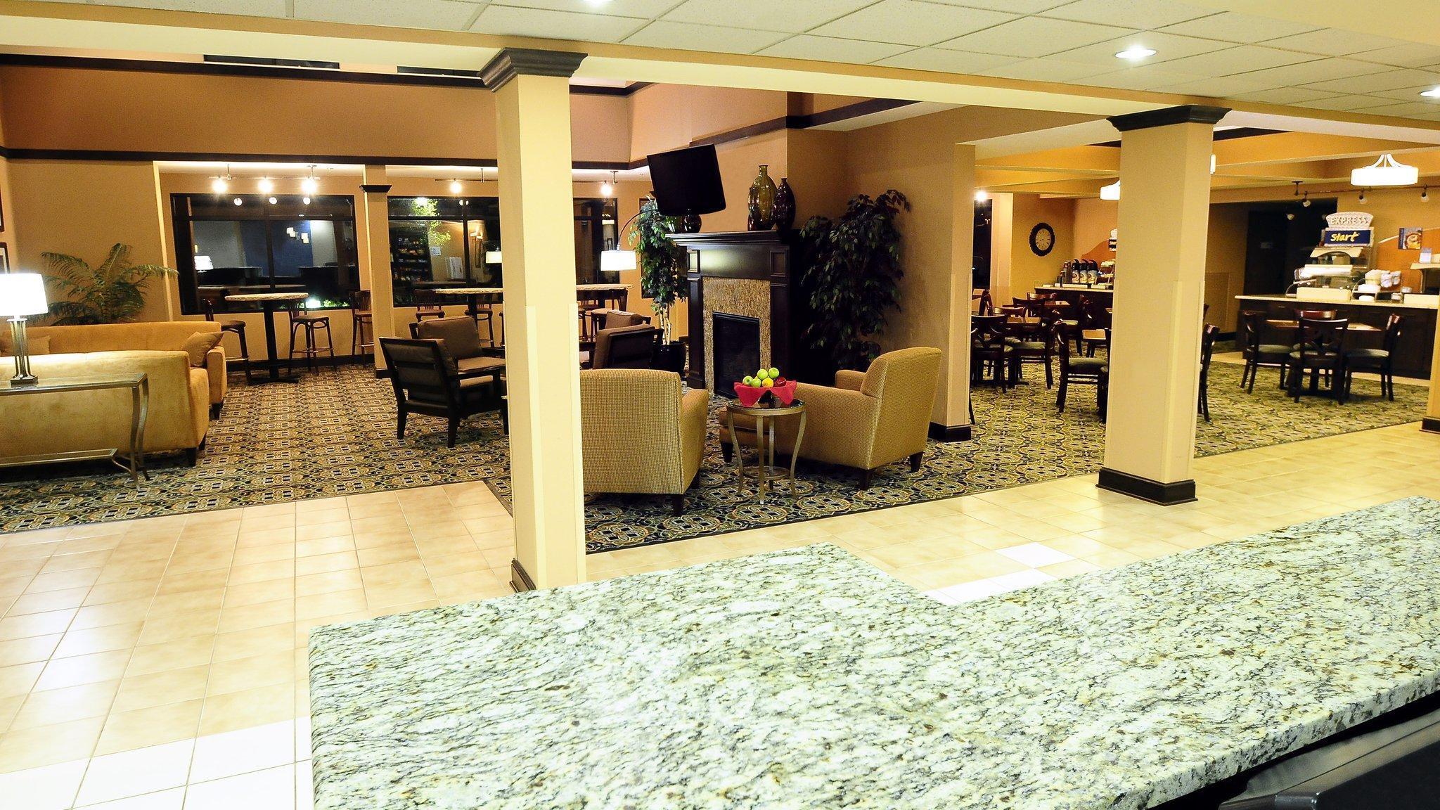 Holiday Inn Express - Delafield By Ihg Exterior foto