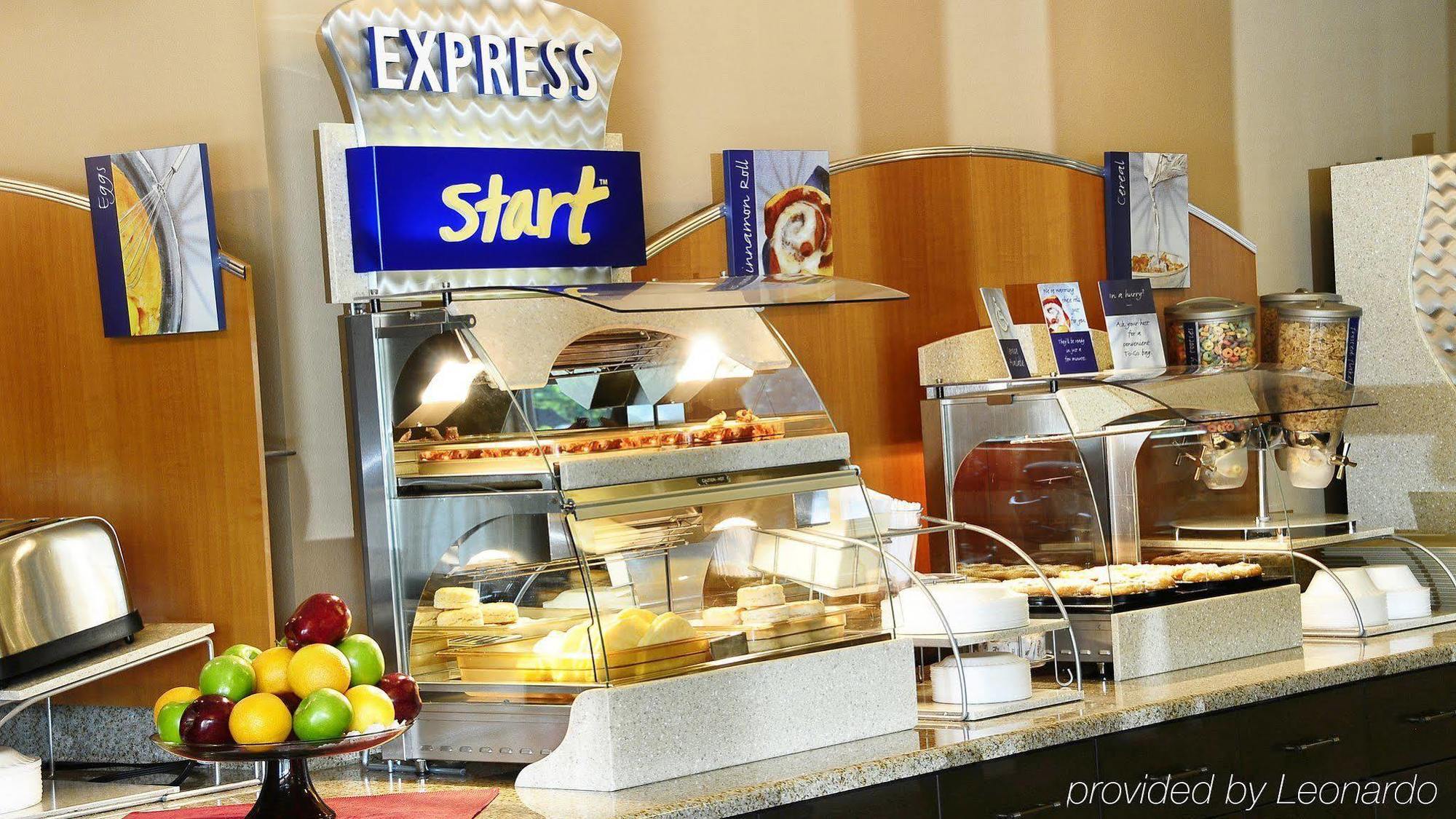 Holiday Inn Express - Delafield By Ihg Exterior foto