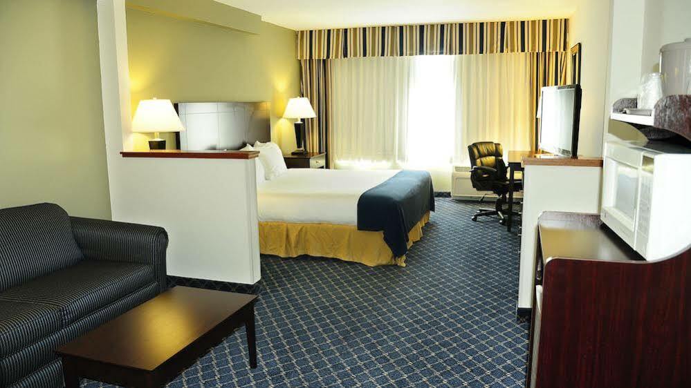 Holiday Inn Express - Delafield By Ihg Exterior foto