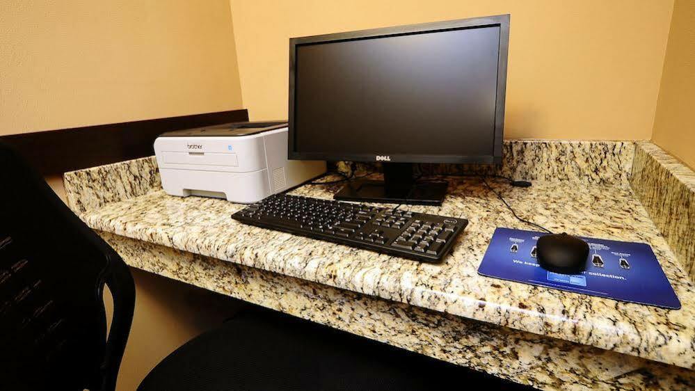 Holiday Inn Express - Delafield By Ihg Exterior foto