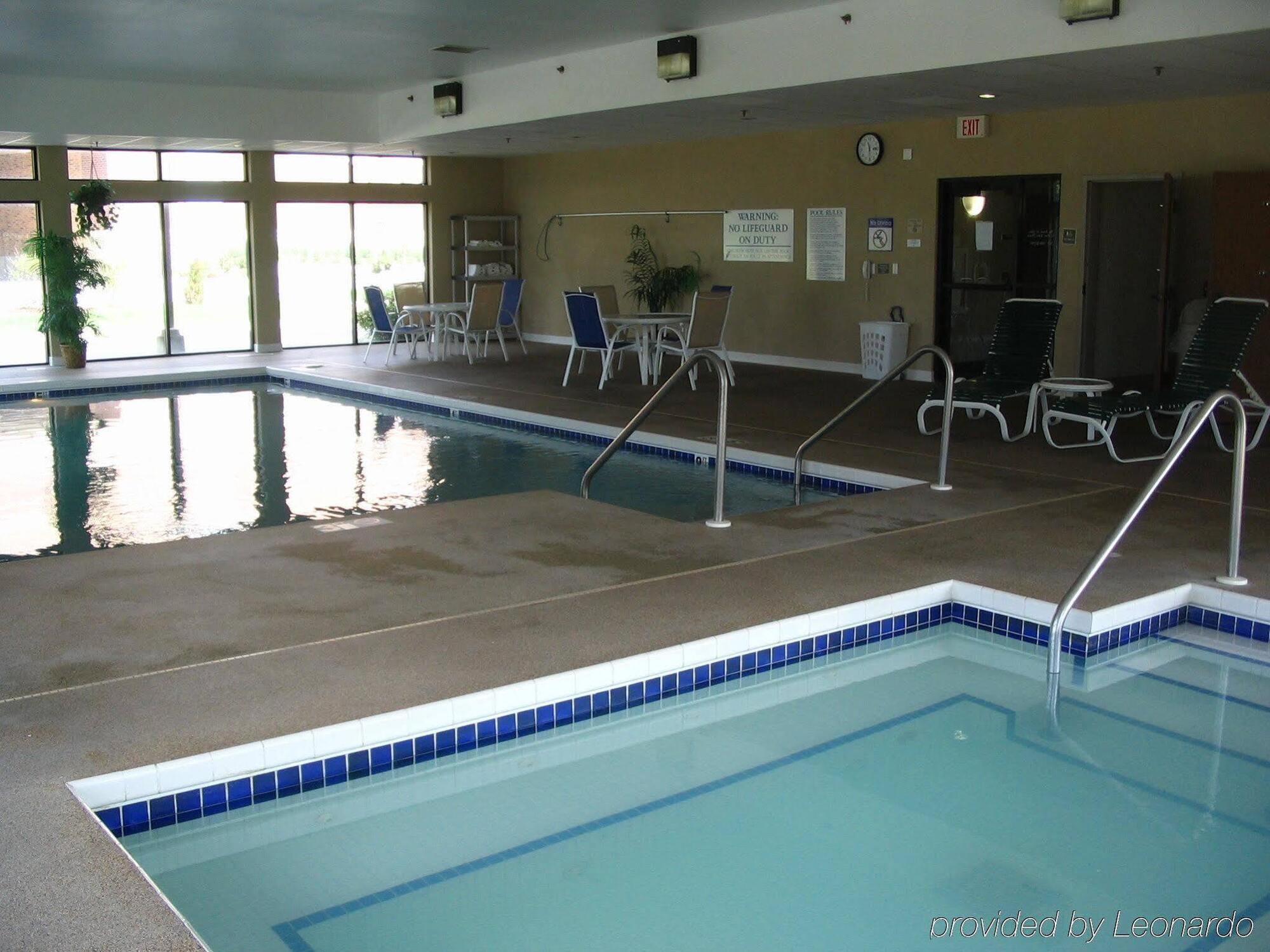Holiday Inn Express - Delafield By Ihg Exterior foto